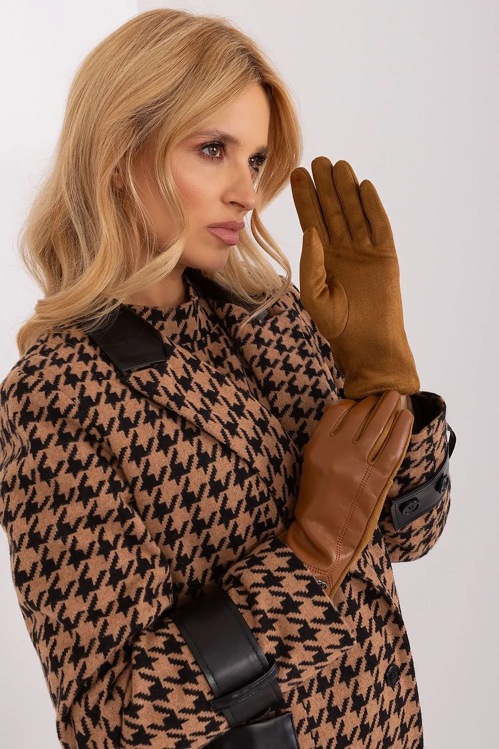 Chic Insulated Floral Touchscreen Gloves for Women